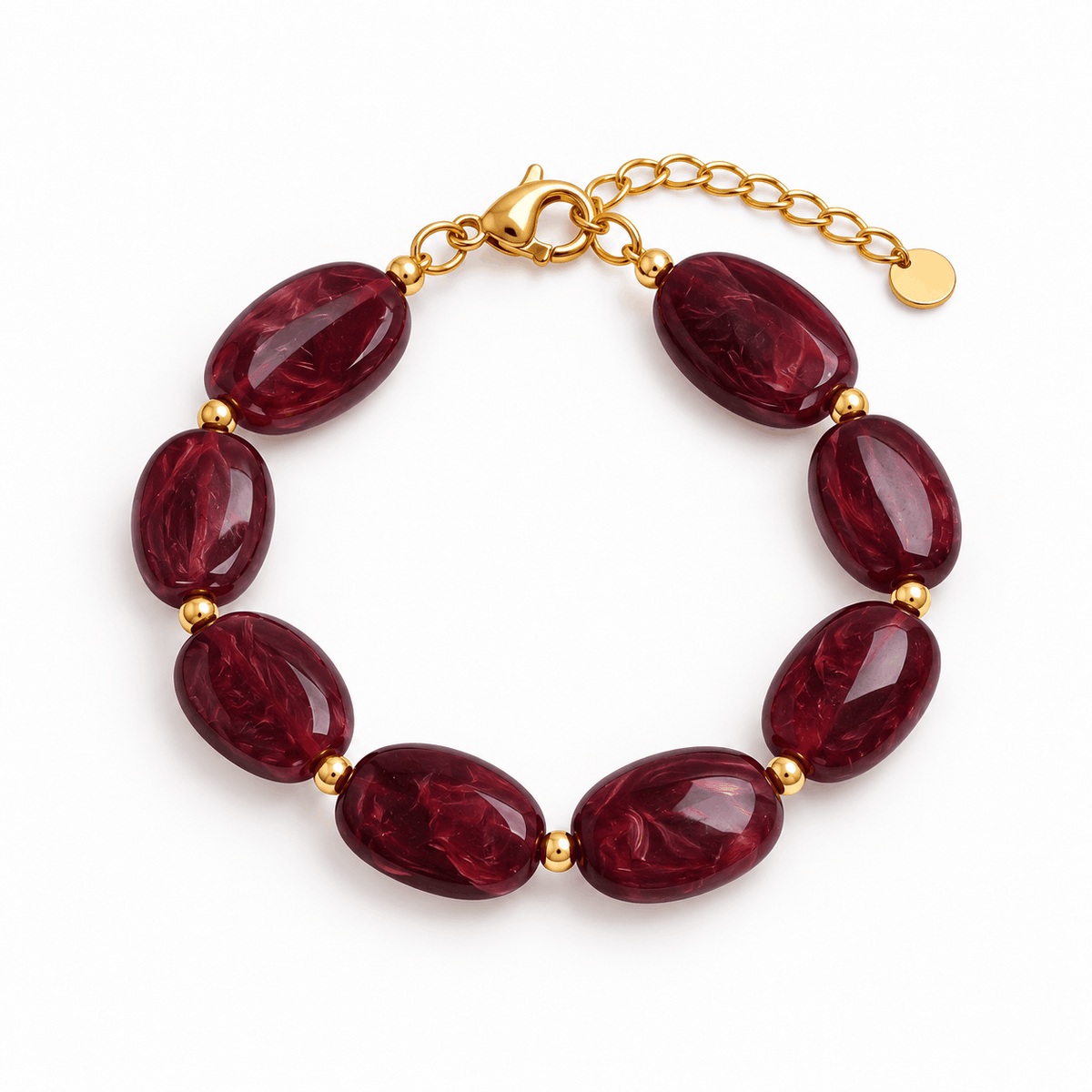 Bordeauxrode kralenarmband met goudkleurige details van Hippe Kraal