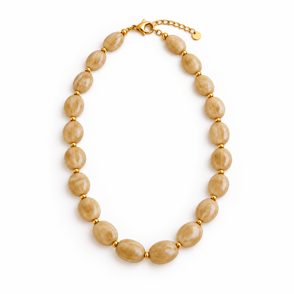 Beige kralenketting met goudkleurige details van Hippe Kraal