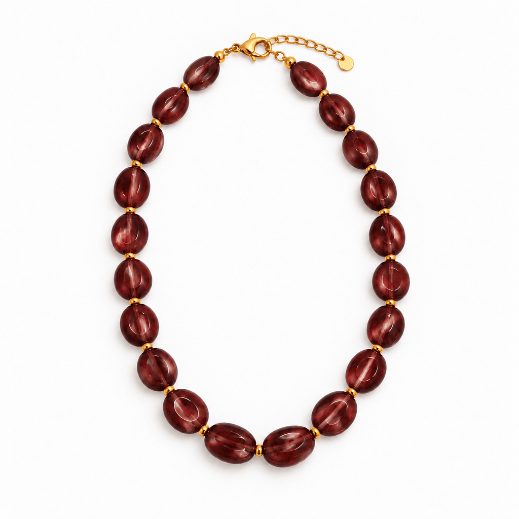 Burgundy kralenketting met goudkleurige details van Hippe Kraal