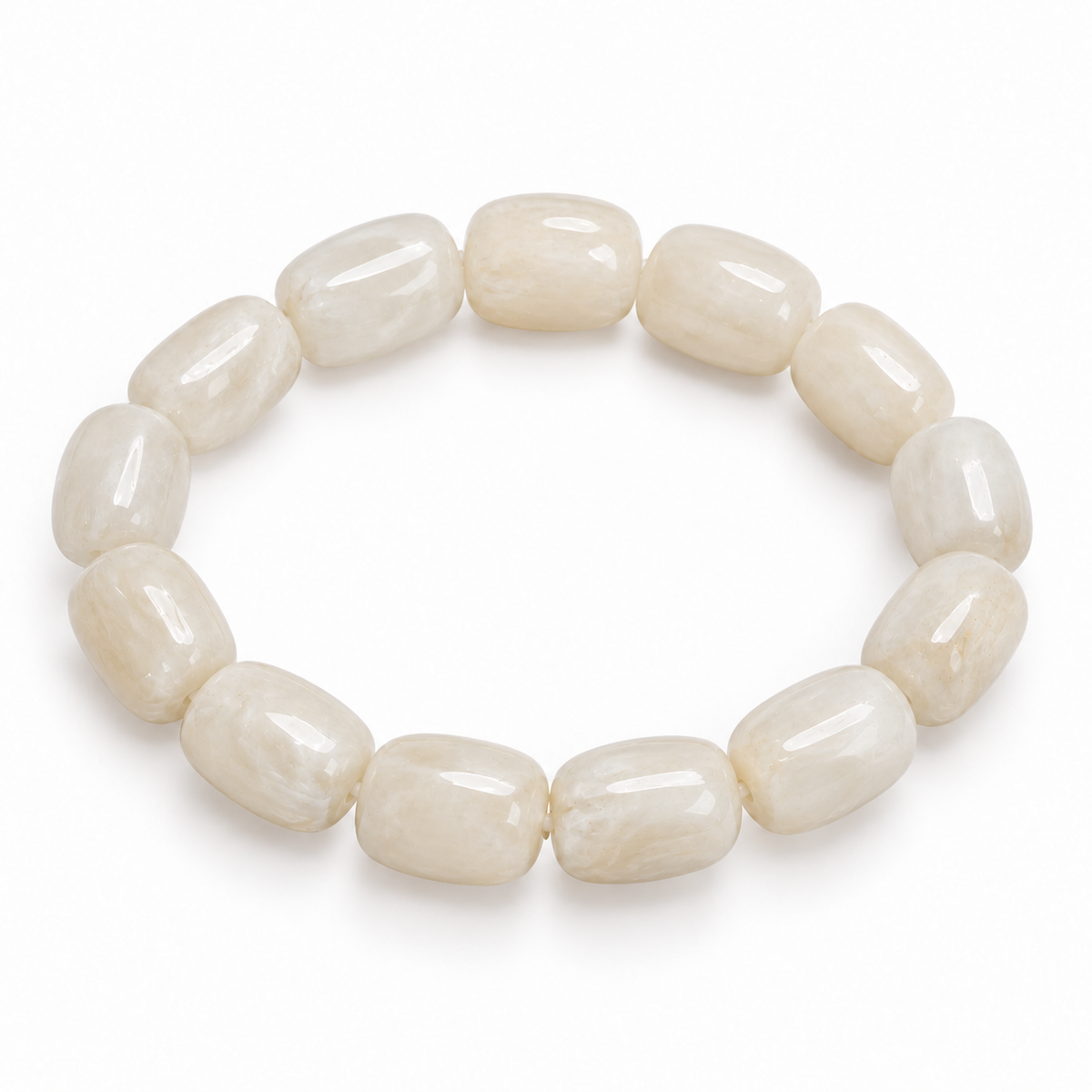 Melkwitte kralenarmband met subtiele goudkleurige details van Hippe Kraal