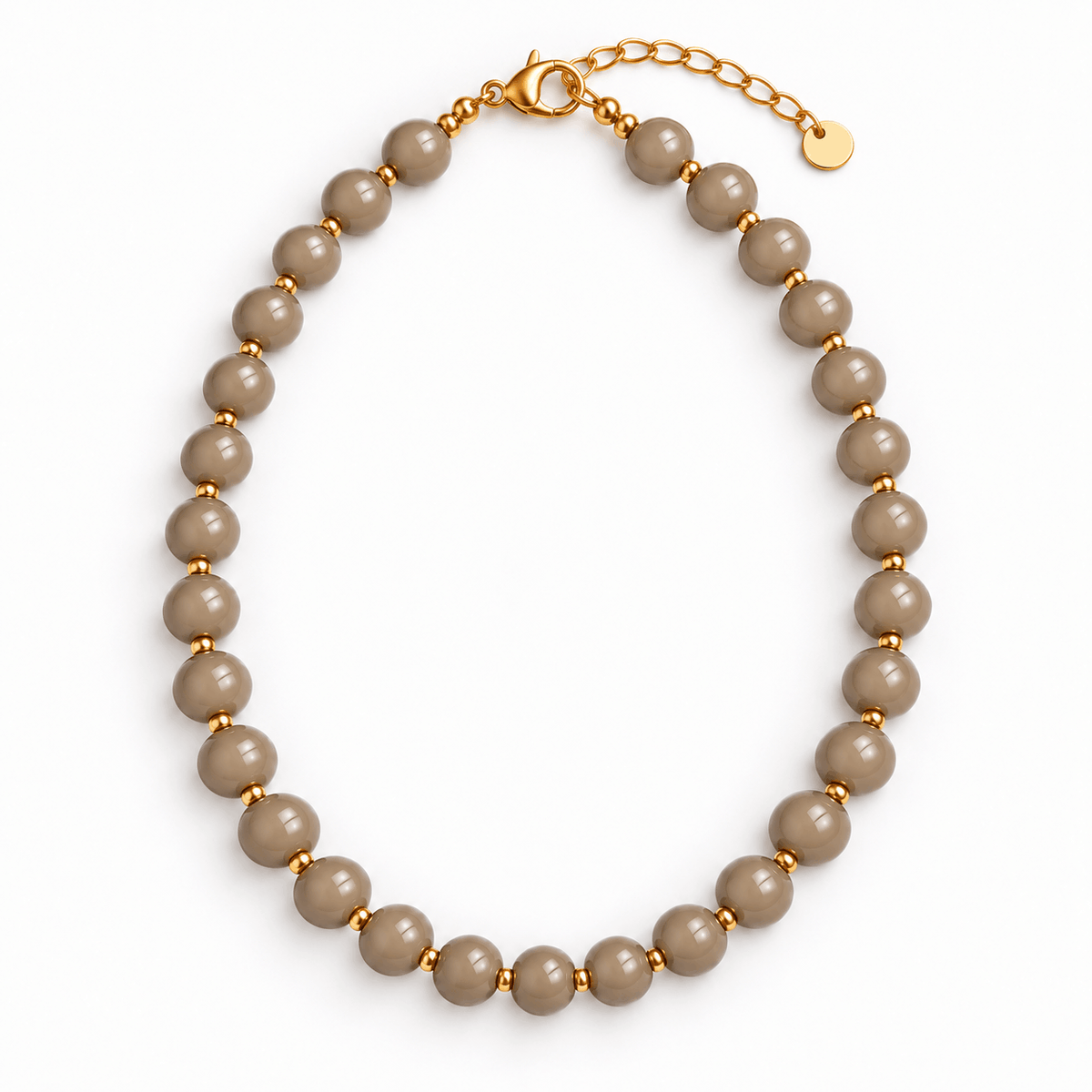 Taupe kralenketting met goudkleurige sluiting van Hippe Kraal